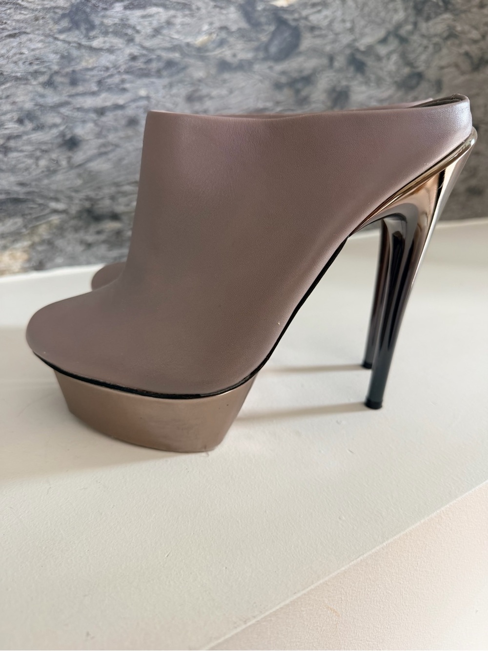 Adrienne Maloof gray platform mule leather size 9